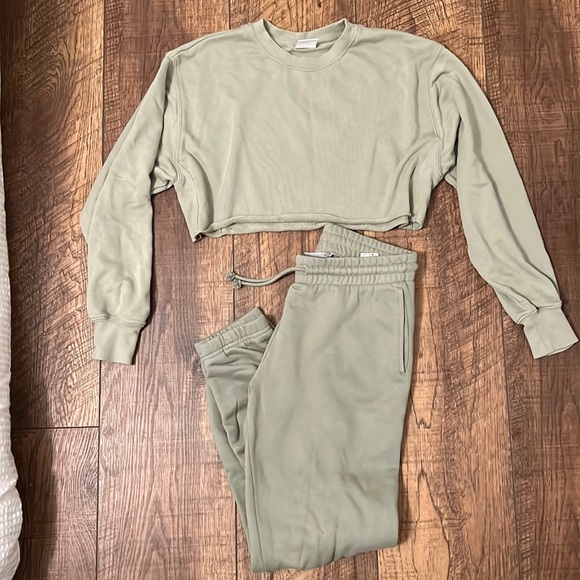 Aritzia Sweat Set - Picture 1 of 5